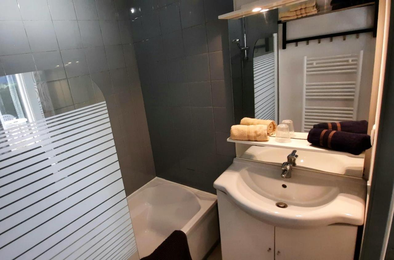 Chez Ced Et Laeti, Appartement Prive Avec Jardin Et Terrasse Dans Residence L'Estuaire Muni D'Une Piscine Couverte Et Aire De Jeu, Linge De Lit Et De Salle D'Eau Ainsi Que Tele, Compris Dans Le Tarif Profitez A Fond De Notre Belle Region Le Verdon-sur-Mer Exterior foto
